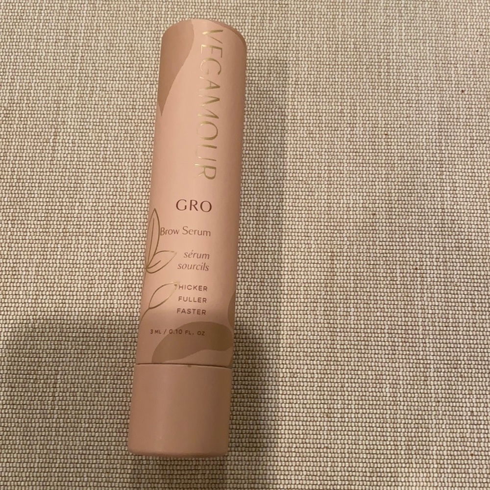 VEGAMOUR Gro brow treatment